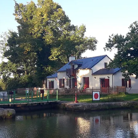 Ecluse De La Tindiere Bed & Breakfast 3*